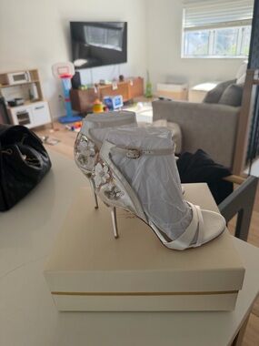 Vince Camuto White Floral Embellished Stiletto Sandals